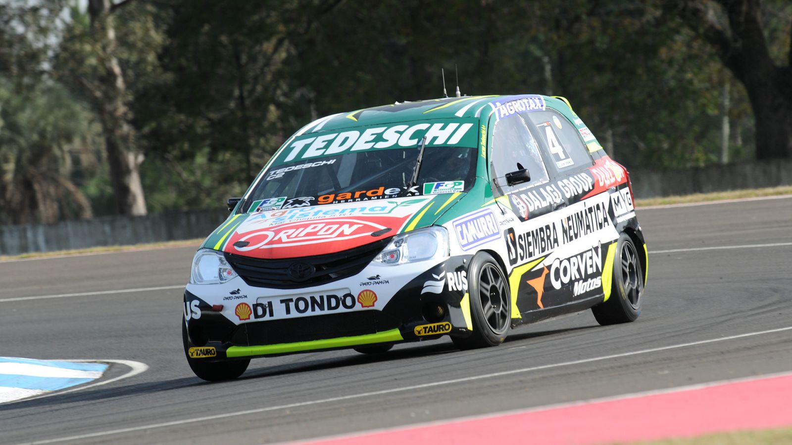 Lucas Tedeschi, en el mano a mano vecinal