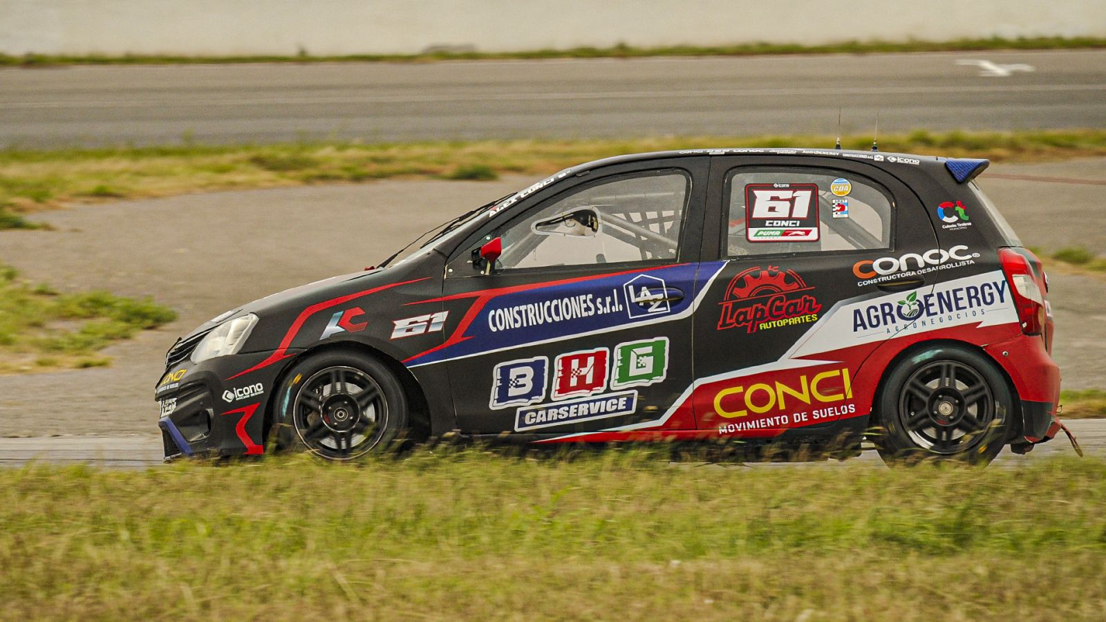 Alex Conci se fortalece como local