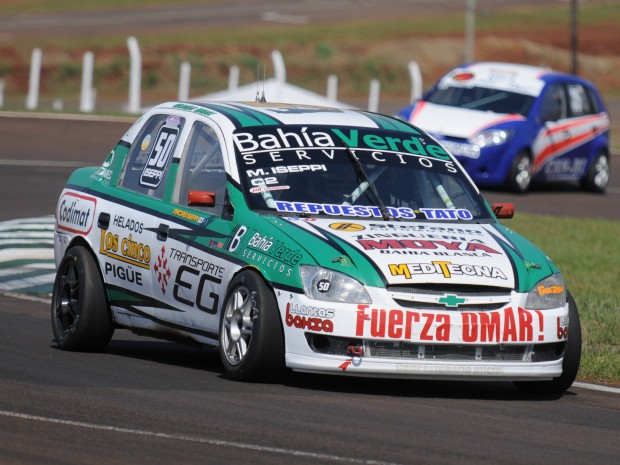 Iseppi repara el Chevrolet Corsa