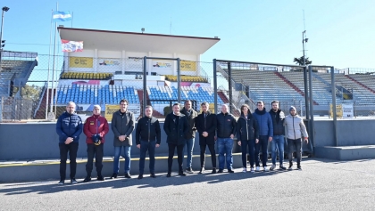 Emanuel Moriatis visitó el Autódromo Oscar y Juan Gálvez