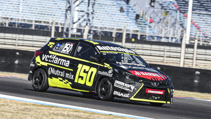 "Extrañaba festejar en el podio"