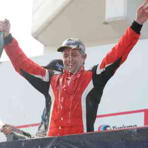 Gabriel Fernández trabaja en un Peugeot 208