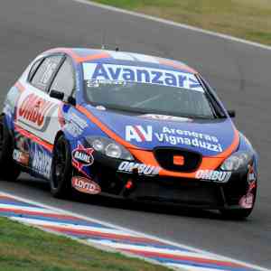 Carducci juega de local